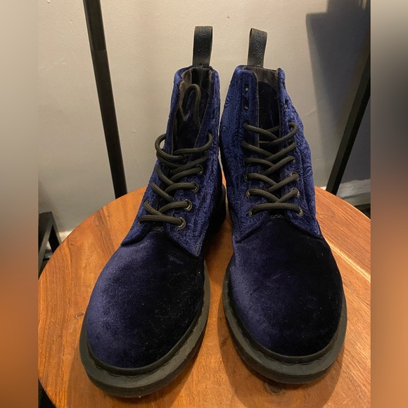Dr Doc Martens Embossed Blue Velvet Boots 1460 Brocade GUC W9 - Picture 5 of 15
